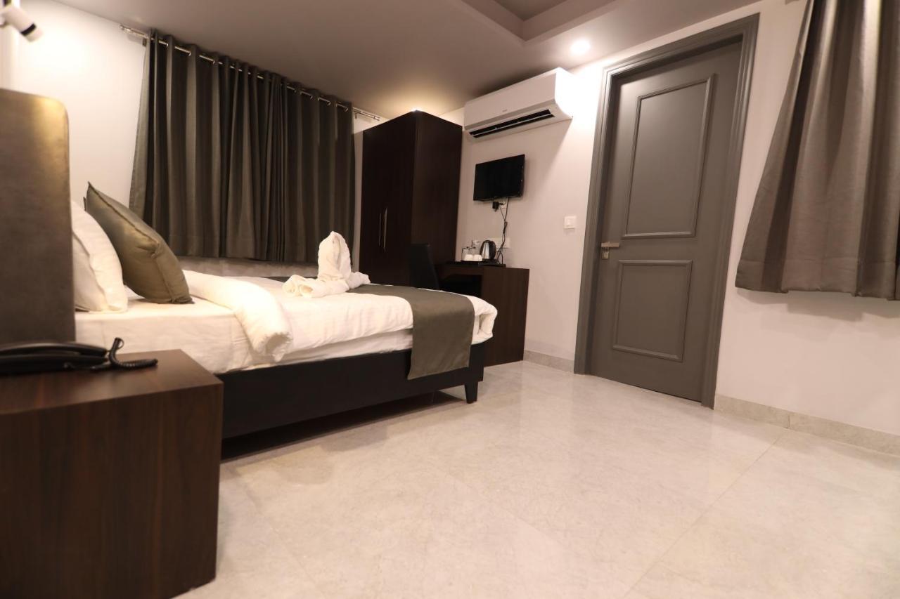 Nirpra Regency Hotel New Delhi Exterior photo