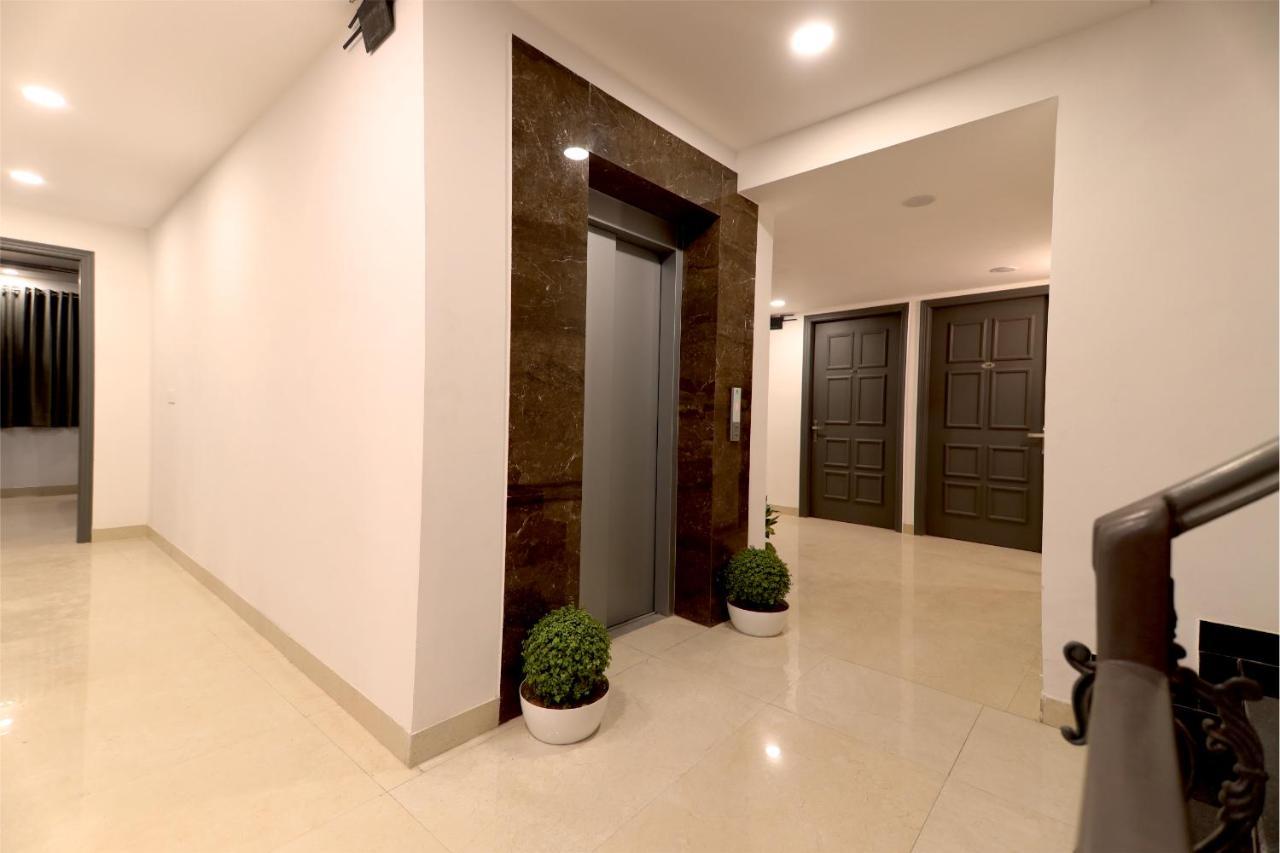 Nirpra Regency Hotel New Delhi Exterior photo